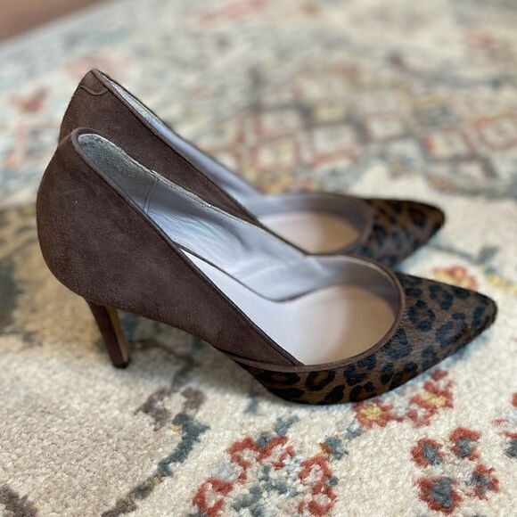 Johnston & Murphy Brown Suede Leopard Animal Fur Pumps Heels 7 - Picture 3 of 8